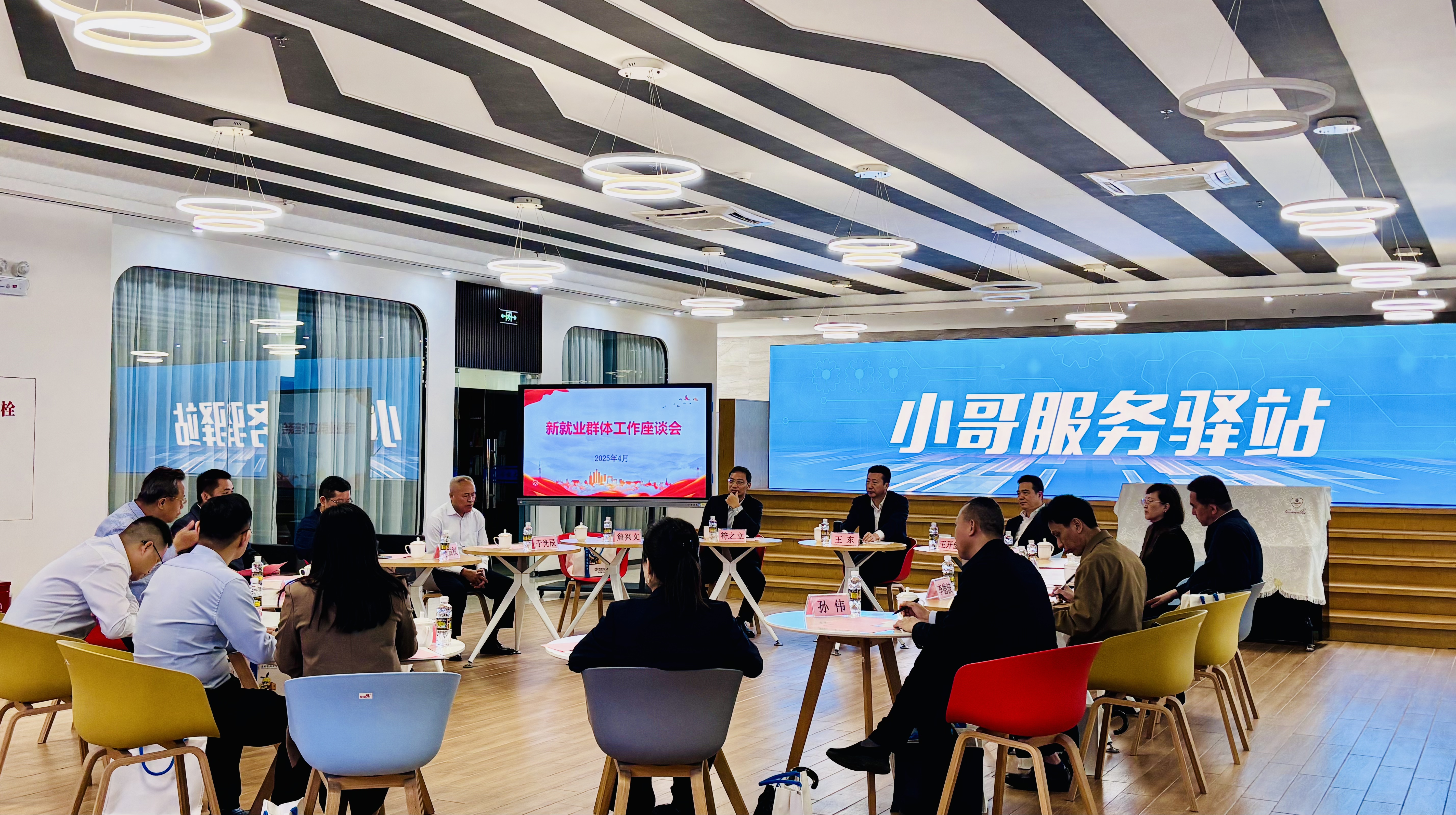 揭牌2.jpg 揭牌2.jpg